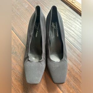 Donald J.Pliner kitten heels